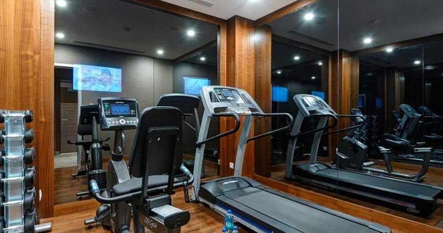 سالن بدنسازی هتل رگنوم کاریا گلف