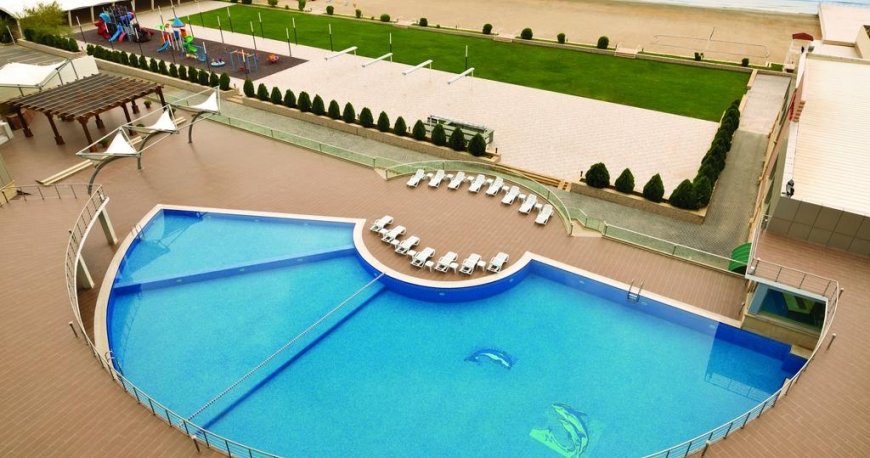 استخر هتل رامادا باکو