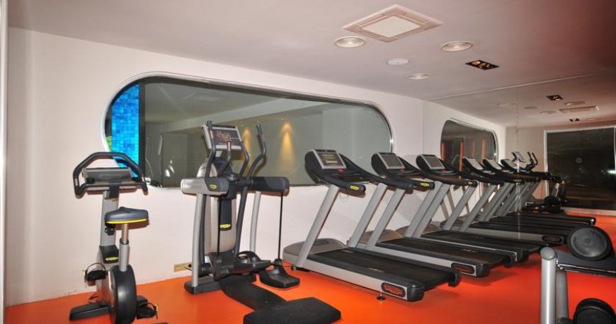 سالن بدنسازی هتل بلو بی پلاتینیوم