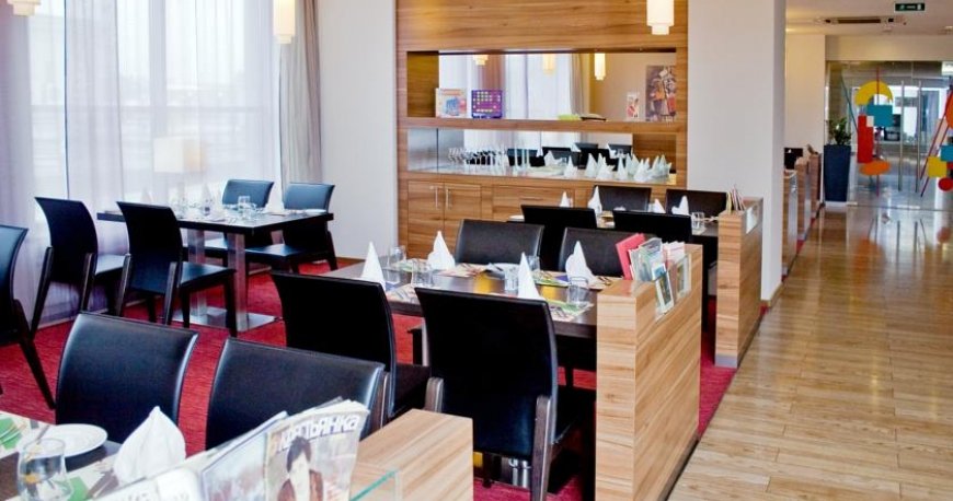 سالن کنفرانس هتل هالیدی این سنت پترزبورگ سالن کنفرانس هتل هالیدی این سنت پترزبورگ