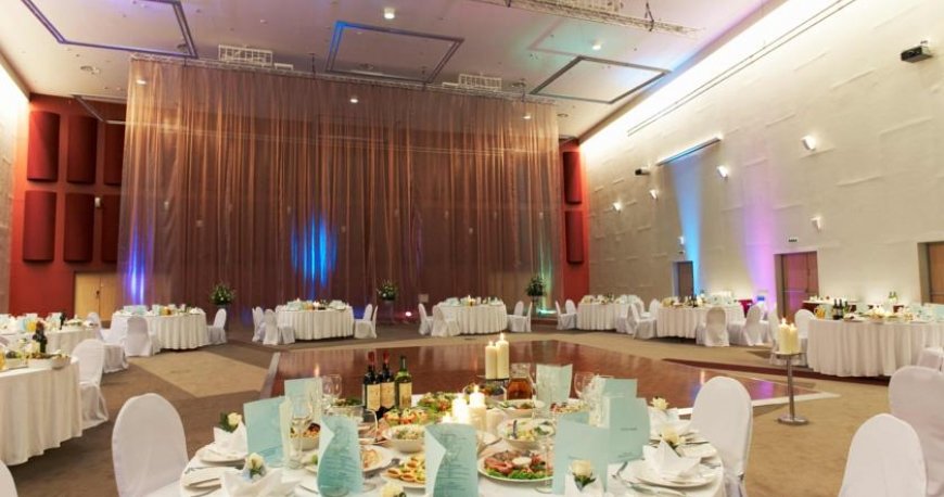 سالن همایش هتل هالیدی این سنت پترزبورگ سالن همایش هتل هالیدی این سنت پترزبورگ