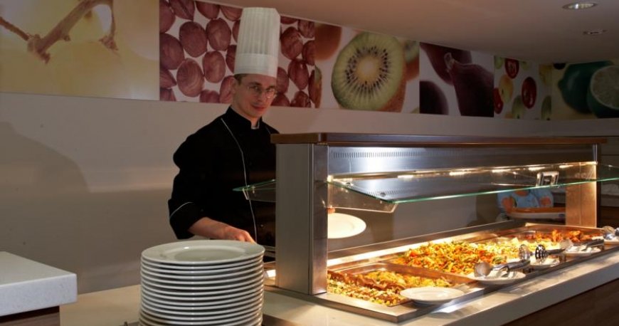 رستوران هتل هالیدی این سنت پترزبورگ رستوران هتل هالیدی این سنت پترزبورگ