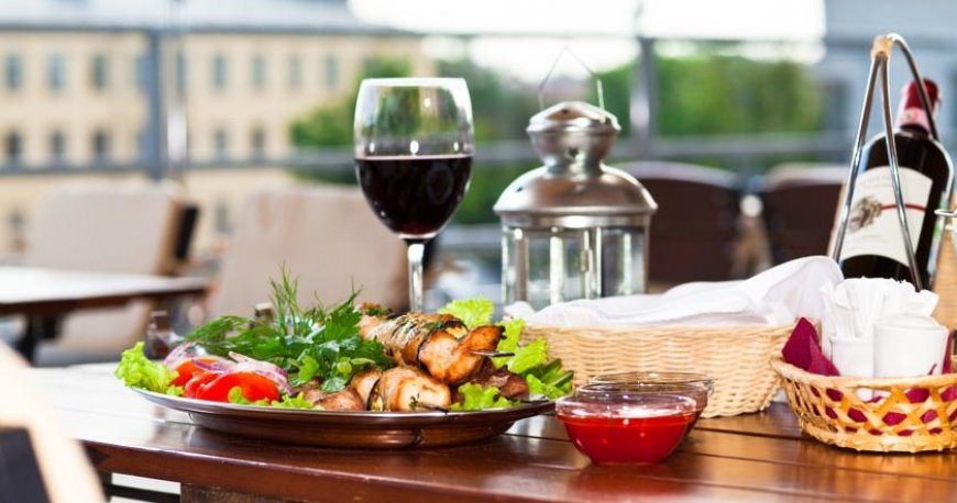 رستوران هتل هالیدی این سنت پترزبورگ رستوران هتل هالیدی این سنت پترزبورگ