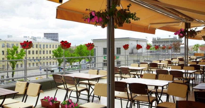 رستوران هتل هالیدی این سنت پترزبورگ رستوران هتل هالیدی این سنت پترزبورگ